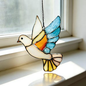 White Dove Stained Glass Birds Suncatcher｜Stained Glass Pigeon Iridescent White Suncatcher｜Hanging Window Wall Home Decor｜Gift for Christmas